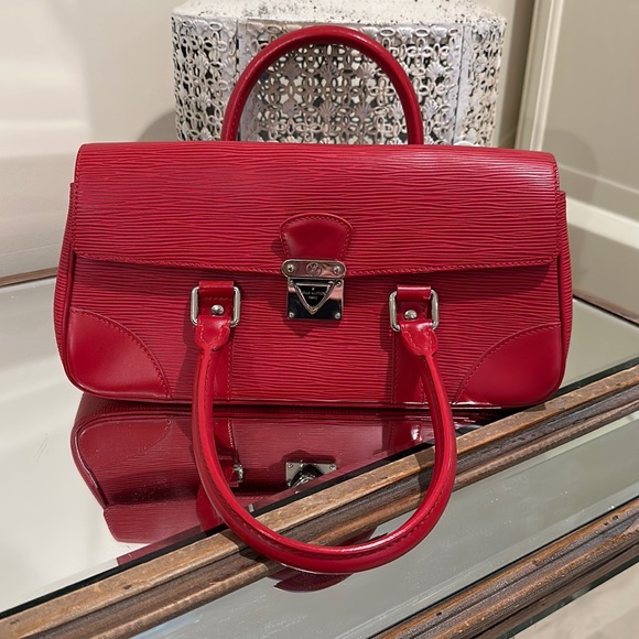 Louis Vuitton Handbags - Louis Vuitton epi-BNWT